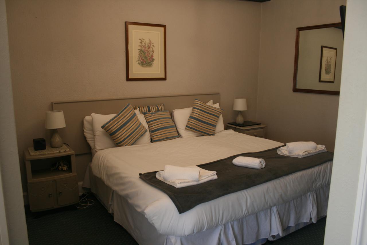 אבוטסבורי The Ilchester Arms Hotel מראה חיצוני תמונה