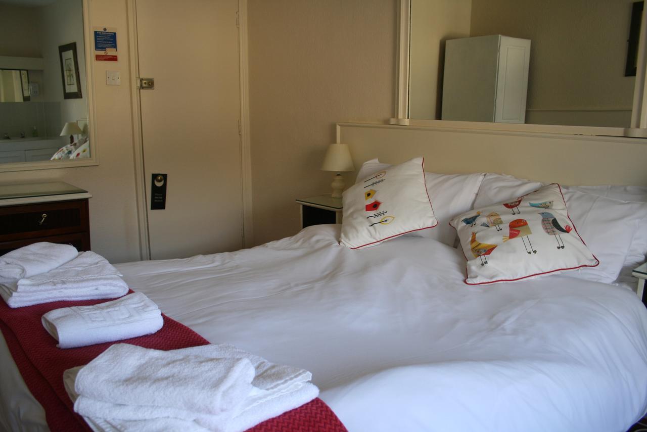 אבוטסבורי The Ilchester Arms Hotel מראה חיצוני תמונה
