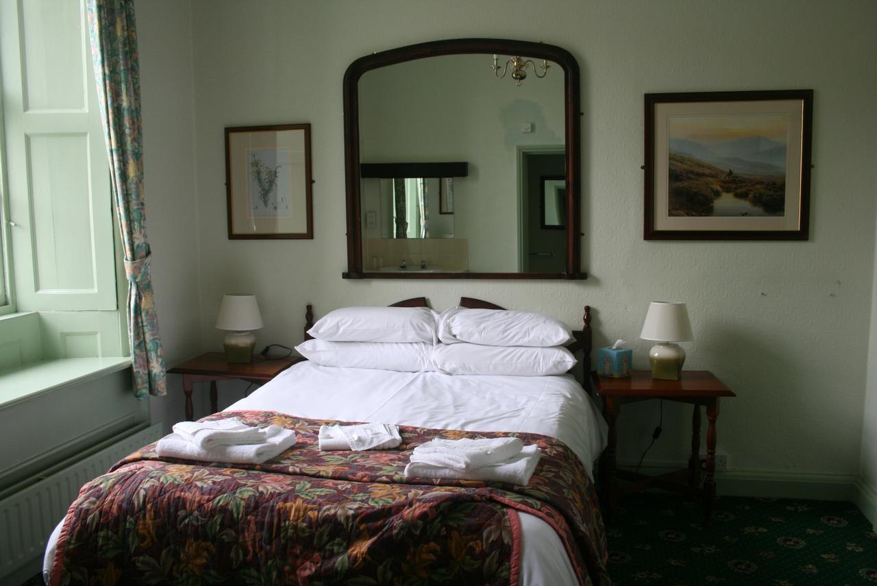 אבוטסבורי The Ilchester Arms Hotel מראה חיצוני תמונה