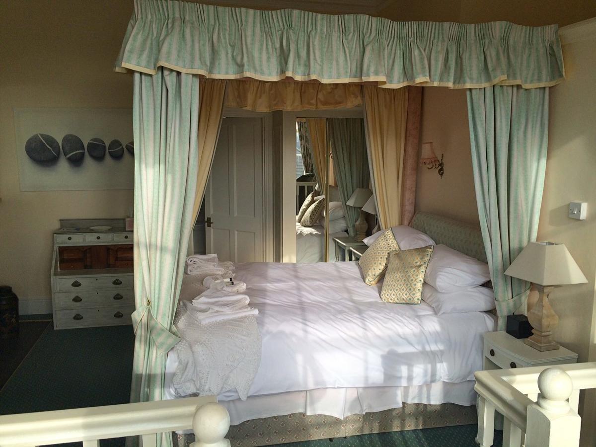 אבוטסבורי The Ilchester Arms Hotel מראה חיצוני תמונה