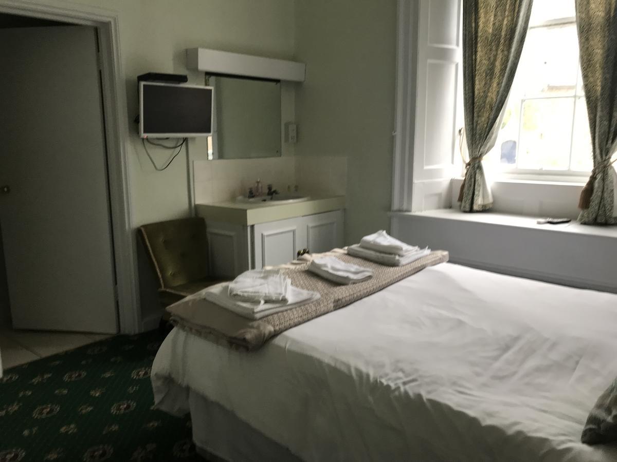 אבוטסבורי The Ilchester Arms Hotel מראה חיצוני תמונה