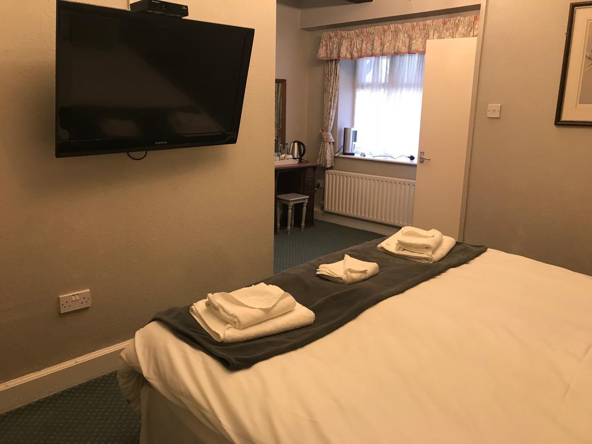 אבוטסבורי The Ilchester Arms Hotel מראה חיצוני תמונה