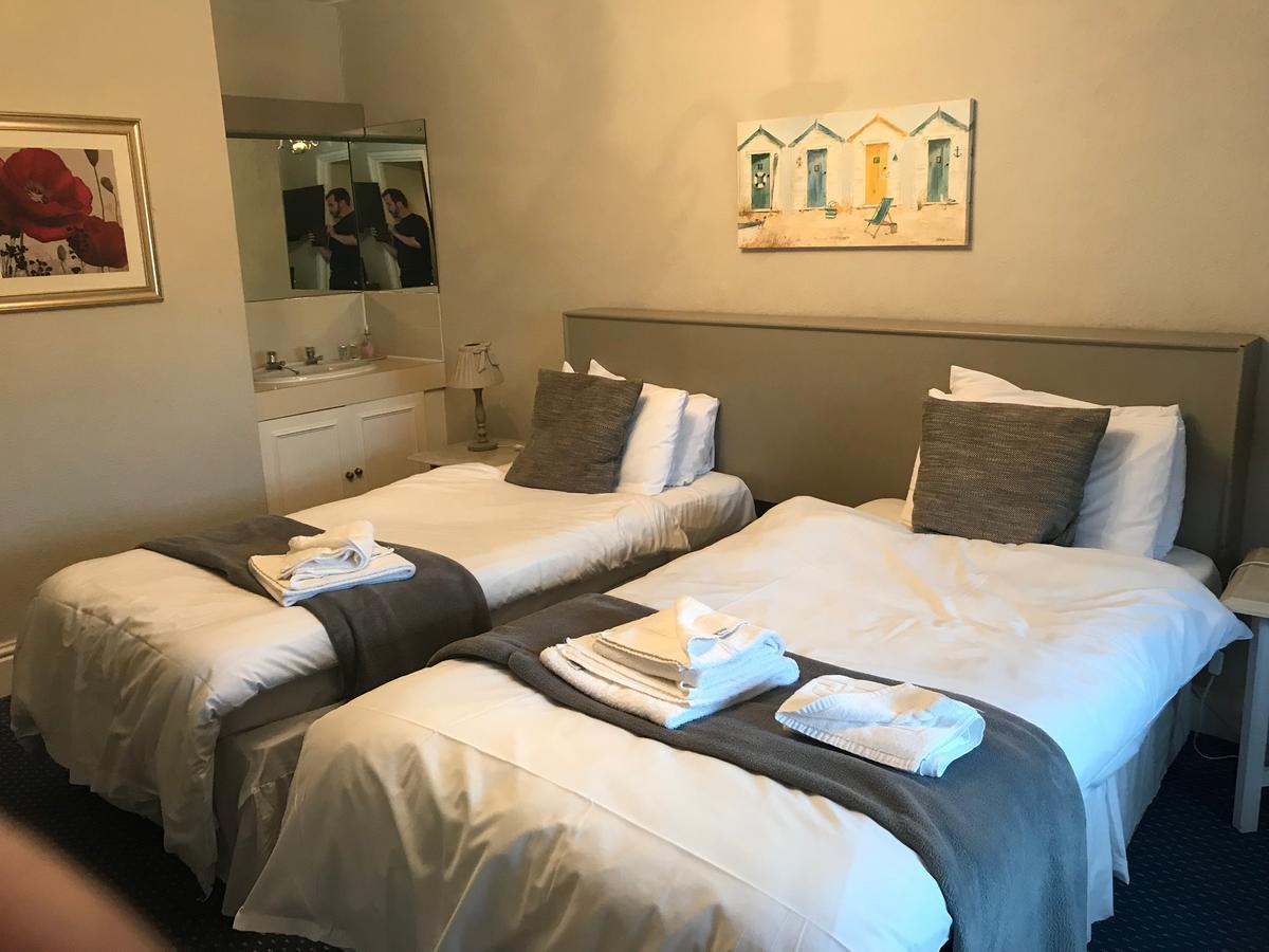 אבוטסבורי The Ilchester Arms Hotel מראה חיצוני תמונה