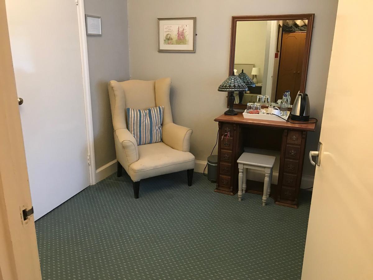 אבוטסבורי The Ilchester Arms Hotel מראה חיצוני תמונה