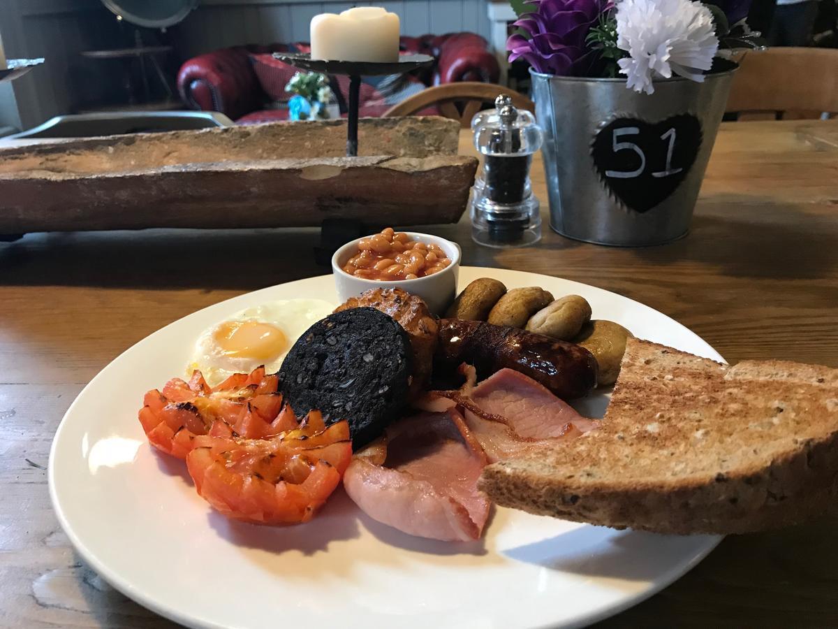 אבוטסבורי The Ilchester Arms Hotel מראה חיצוני תמונה