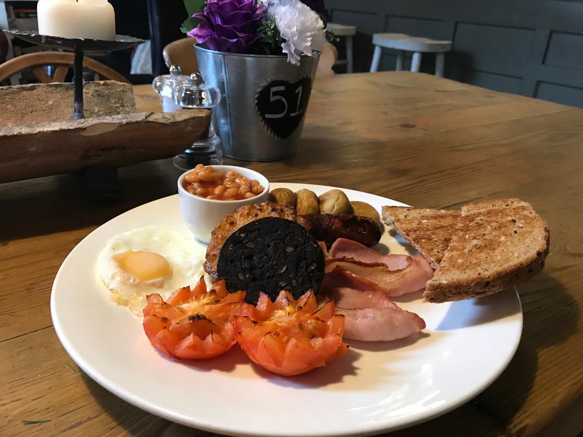 אבוטסבורי The Ilchester Arms Hotel מראה חיצוני תמונה
