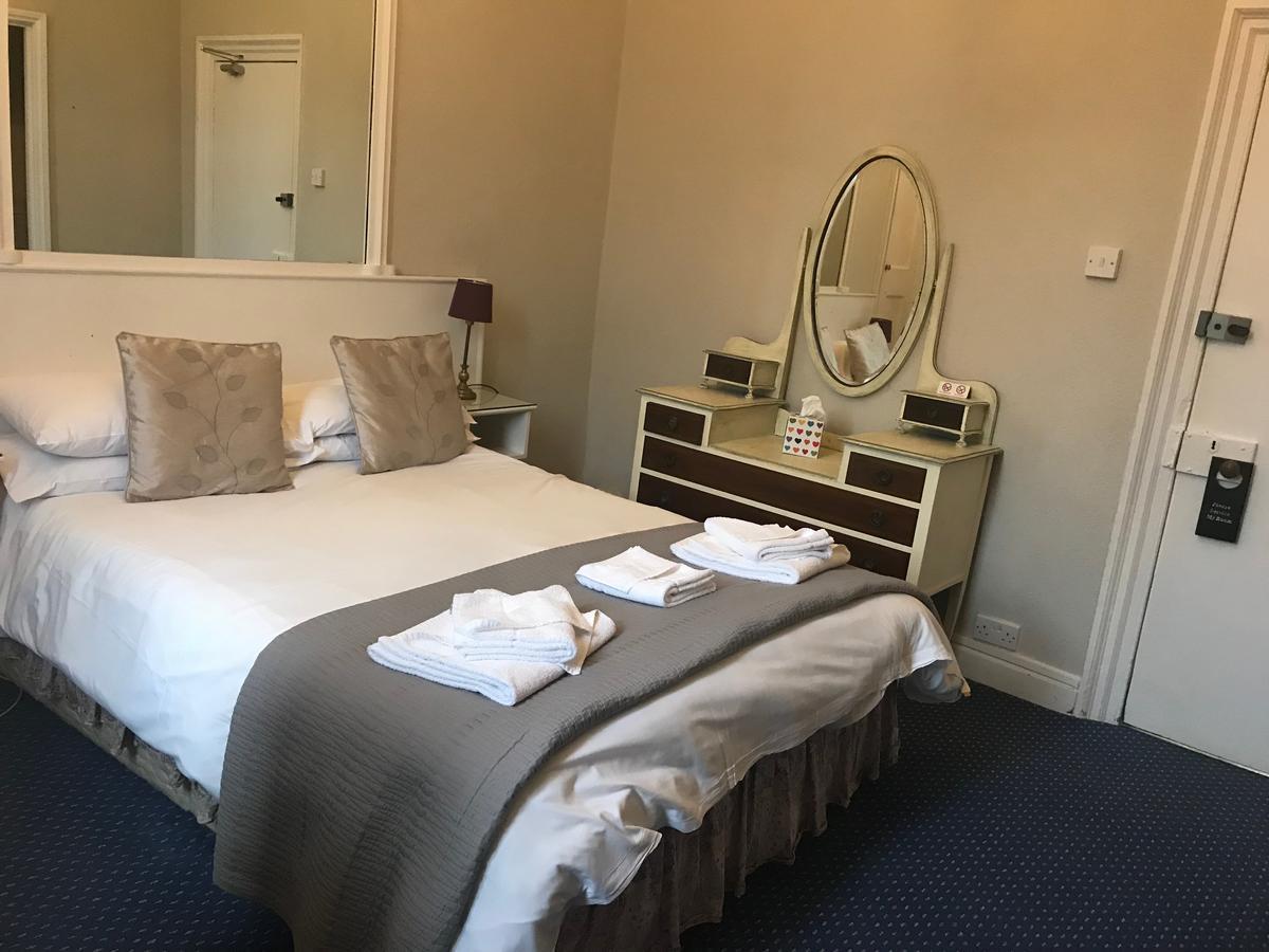 אבוטסבורי The Ilchester Arms Hotel מראה חיצוני תמונה